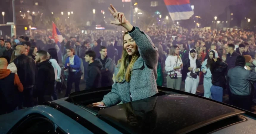 Vučićovu stranu po 14 rokoch porazili nahnevaní študenti, nepomohla ani Ficova podpora