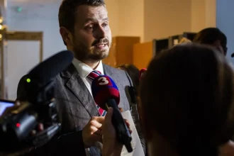 Vyhodili ho za šafárenie, iný súd ho zamestnal. Kancelár Solej sa nestratil
