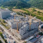 Výstavba nových nemocníc sa konečne rozbehla, no zaplatíme za ňu príliš veľa
