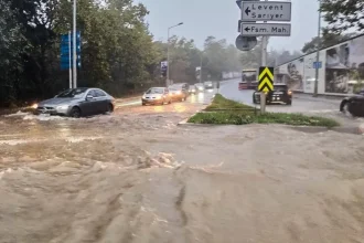Záplavy v Istanbule si vyžiadali už päť ľudských životov.