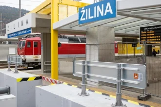 Železnice stále pátrajú po príčine vzniku požiaru