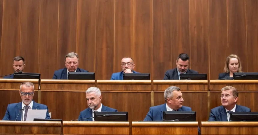 Žiga prerušil schôdzu do 3. novembra, poslanci zasadnú po voľbách