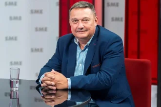 Zmeko: Ľudia majte doma vodu na tri dni, nie je to panika